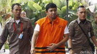 Fahd menjadi tersangka karena diduga menerima duit sekitar Rp 3,4 miliar untuk imbalan dalam pemulusan proyek pengadaan tersebut. Ketua DPP Golkar bidang pemuda dan olahraga itu ditahan pada Jumat (28/4) setelah diperiksa penyidik KPK.