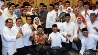 Presiden Jokowi dan Oesman Sapta Odang foto bersama dengan anggota DPD RI.