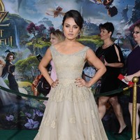 Mila Kunis attends the premiere Of Walt Disney Pictures Oz The Great And Powerful at the El Capitan Theatre on February 13, 2013 in Hollywood, California.  (Photo by Jason Kempin/Getty Images)