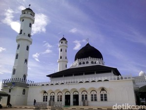 Yuk! Safari ke Masjid Segenggam Beras di Aceh