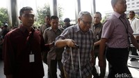 KPK belum menyebut kasus suap dalam OTT yang dilakukan. Belum diketahui juga nominal duit yang disita sebagai barang bukti.