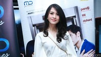 Donita tampil dengan busana serba putih di acara tersebut. Pool/Palevi S/detikFoto.