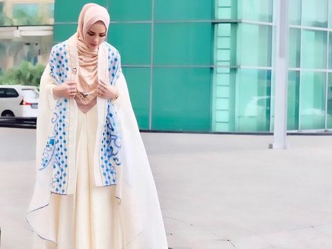 Cerita Mualaf Angel Lelga, Pukulan Keluarga dan Risiko Diasingkan