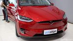 Mobil Listrik Tesla Model X Mengaspal di Jakarta