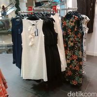 Tas Hingga Sepatu Marks & Spencer Diskon 50% di Pondok Indah Mall