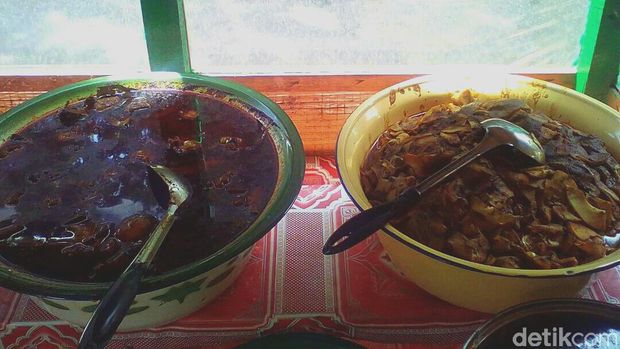 Gulai kambing telah masak dan siap dijual (Syanti/detikTravel)
