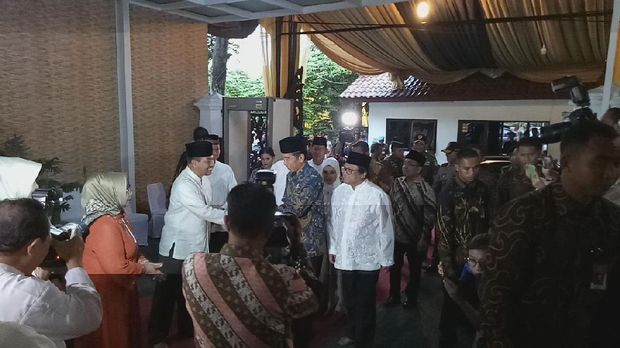 Santapan Buka Puasa Jokowi di Rumah OSO: Sate dan Sup Kambing