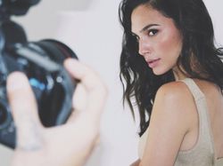 Terpesona Deretan Pose Menggoda Gal Gadot