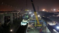Sebanyak satu train set yang sudah didatangkan dengan dua gerbong mampu mengangkut 176 penumpang secara keseluruhan. Ke depan, Angkasa Pura II sebagai operator Bandara Internasional Soekarno-Hatta akan mendatangkan dua train set tambahan, dengan demikian nantinya ada tiga train set yang akan melayani perpindahan calon penumpang dari dan ke seluruh terminal di Bandara Internasional Soekarno-Hatta. Pool/Dok. Angkasa Pura II.