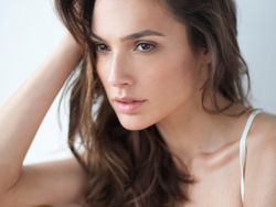 Terpesona Deretan Pose Menggoda Gal Gadot