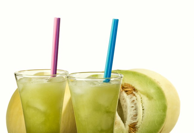 Segarnya Es Serut Melon dengan Paduan Sirup Hijau