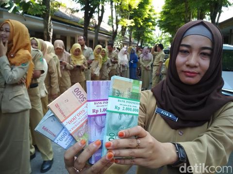 Mobil Keliling Penukaran Uang BI Diserbu PNS Trenggalek