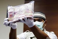 Segitiga Kongkalikong Suap Kepala Daerah, Anggota Dewan, dan Dinas