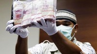 KPK menyita uang senilai Rp 150 juta dalam pecahan 100 ribu.