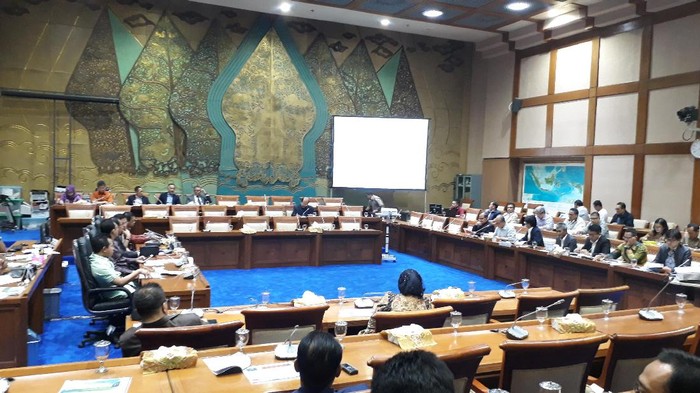 DPR Rapat dengan Pertamina, Bahas Kilang Hingga BBM Satu Harga