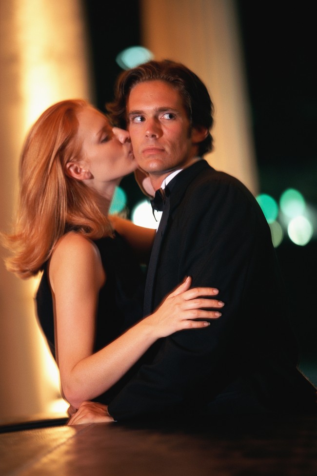 Ashley Madison, agensi kencan online asal Kanada mengadakan survei kepada para anggotanya, tentang perbuatan apa yang bisa disebut berselingkuh. Dari hasil survei, ini 10 aksi paling banyak dianggap sebagai perselingkuhan. Foto: Thinkstock