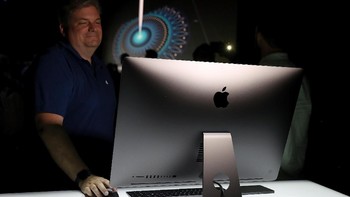 Dapur pacunya diserahkan pada prosesor Xeon. Menggunakan Radeon Vega pada GPU-nya. Memori internalnya terdiri ECC memoru 128 GB dan SSD 4 TB.  Foto: Getty Images