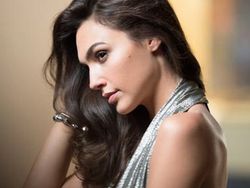 Terpesona Deretan Pose Menggoda Gal Gadot