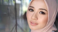 Laudya Cynthia Bella akan segera menikahi pria kaya negeri tetangga, Engku Emran pada bulan depan ini. Foto: Instagram