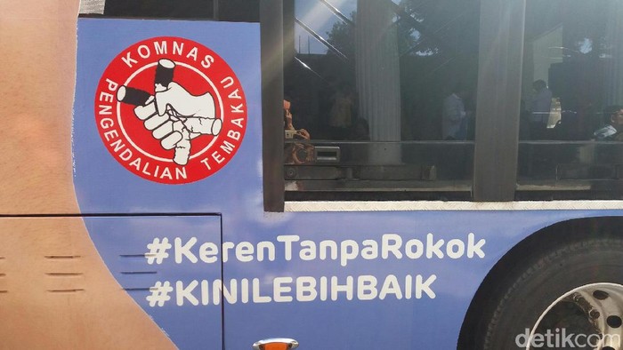 Kampanye iklan antirokok di TransJ (Lukita-detikcom) Kampanye iklan antirokok di TransJ (Lukita-detikcom)