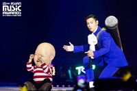 7 Gaya Fashion Eksentrik T.O.P Big Bang Sebelum Tersangkut Kasus Narkoba