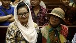 Bacakan Pledoi, Eks Menkes Siti Fadilah Teteskan Air Mata