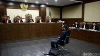 Menurut jaksa, Choel tak sendiri saat menerima suap tersebut. Namun ada sejumlah pihak lain yang terdiri dari Andi Alfian Mallarangeng, Dedi Kusdinar, Teuku Bagus M Noor, Mahfud Suroso, Wafid Muharam, Muhamad Fahrudin, Lisa Lukitawati, Muh Arifin, dan Paul Nelwan.