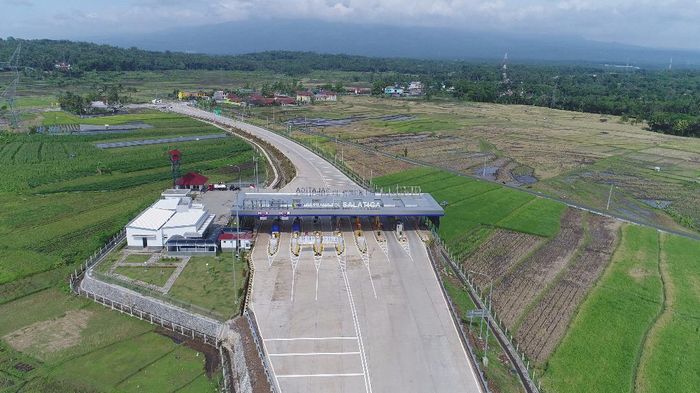 Pemandangan Cantik Gunung Merbabu Sambut Pemudik di Tol 