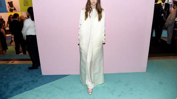 Gaya Tertutup Gigi Hadid Gaya Tertutup Gigi Hadid