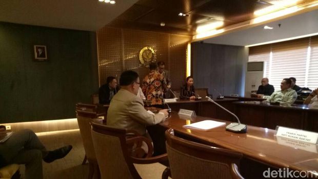 Masinton serahkan surat Miryam ke Pansus Angket KPK / 