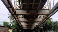 Sebelum ditutup pada tahun 1950-an, jalur kereta ini digunakan untuk mengangkut opium.