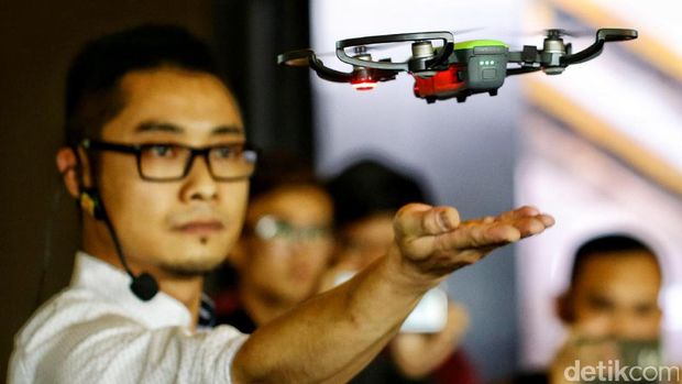 Menjajal Drone Mini DJI Spark, Seperti Apa?