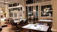 Blue Jasmine yang berlokasi di The Maja bisa jadi tujuan untuk buka puasa bersama kerabat atau keluarga. Sebab restoran dengan tagline Indo Orient Cuisine ini punya nuansa yang nyaman dan elegan.
