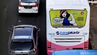 Begini penampakan poter iklan layanan masyarakat anti rokok yang terpampang di bus TransJakarta.