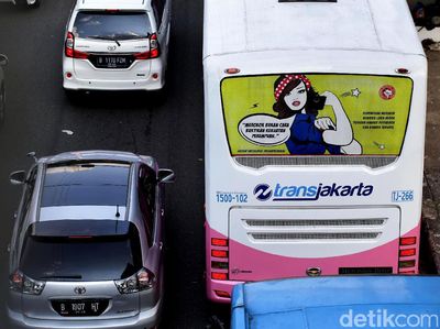 Kampanye Anti Rokok di Bus TransJakarta