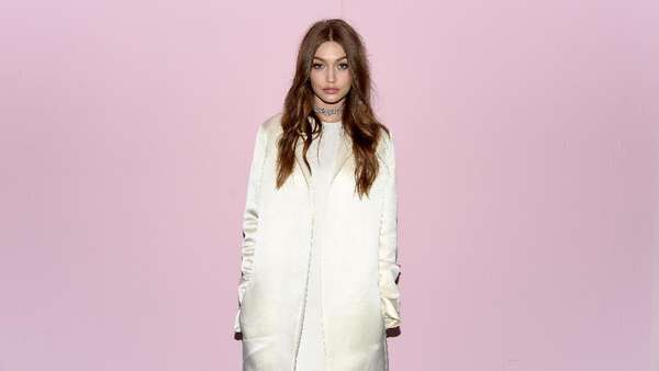 Gaya Tertutup Gigi Hadid Gaya Tertutup Gigi Hadid