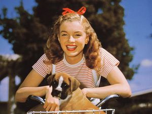 Hugh Hefner Reuni dengan Marilyn Monroe di Pemakaman