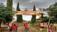Jika ingin mencintai Indonesia lebih dalam, berwisatalah ke daerah perbatasan Papua Nugini. Selain bisa melihat perbatasan, di sana juga ada Taman Merah Putih (Danu/detikcom)