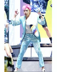 7 Gaya Fashion Eksentrik T.O.P Big Bang Sebelum Tersangkut Kasus Narkoba