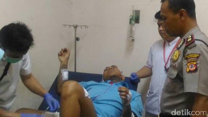 Andi Luka Serius Setelah Dibacok Golok dan Celurit
