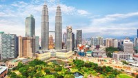 Kuala Lumpur adalah kota metropolitam yang lengkap di Malaysia. Sebagai ibu kota, di sini juga jadi tempat para legislatif dan rumah bagi sang raja (Foto: Thinkstock)