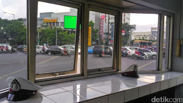 Kondisi pos polisi yang viral menilang pengendara beberapa waktu lalu.
