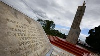 Sebuah tugu berdiri di perbatsan Indonesia-Papua Nugini di Sota, Merauke.