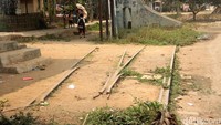 Sisa-sisa rel masih terlihat di jalur kereta api Saketi-Bayah. Pool/KAI.