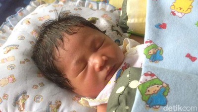 Perlu Tahu Nih, Soal Warna dan Bentuk Feses Bayi