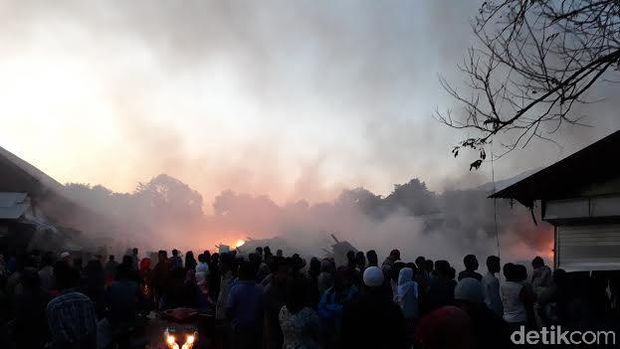 Ratusan Kios di Pasar Pasrepan Pasuruan Ludes Terbakar