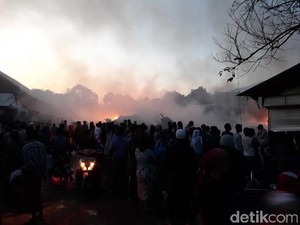 100 Kios Ludes, Kerugian Kebakaran Pasar Pasrepan Rp 1,6 Miliar