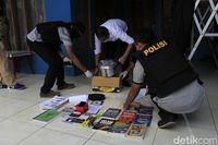 Geledah Rumah Terduga Teroris di Cileunyi, Polisi Temukan Logo ISIS