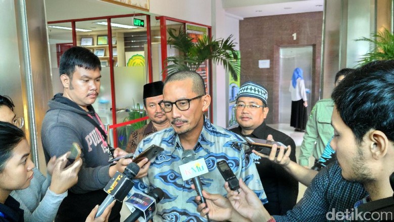 Sandiaga Dukung Djarot Atur RPTRA Lewat Perda Sandiaga Dukung Djarot Atur RPTRA Lewat Perda