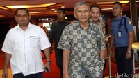 Amien membantah kedatangan ke DPR memberikan intervensi soal Pansus hak angket KPK. Pasalnya, nama Amien disebut dalam tuntutan jaksa terhadap Siti Fadilah Supari.